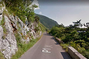 P1 es una estrecha carretera serpenteante de Cetinje a Kotor